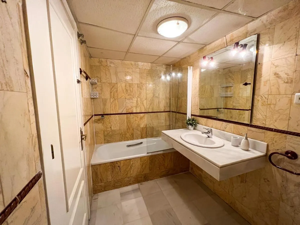Apartamento 3 Dormitorios En Centro De Marbella Con Parking Privado 0*,